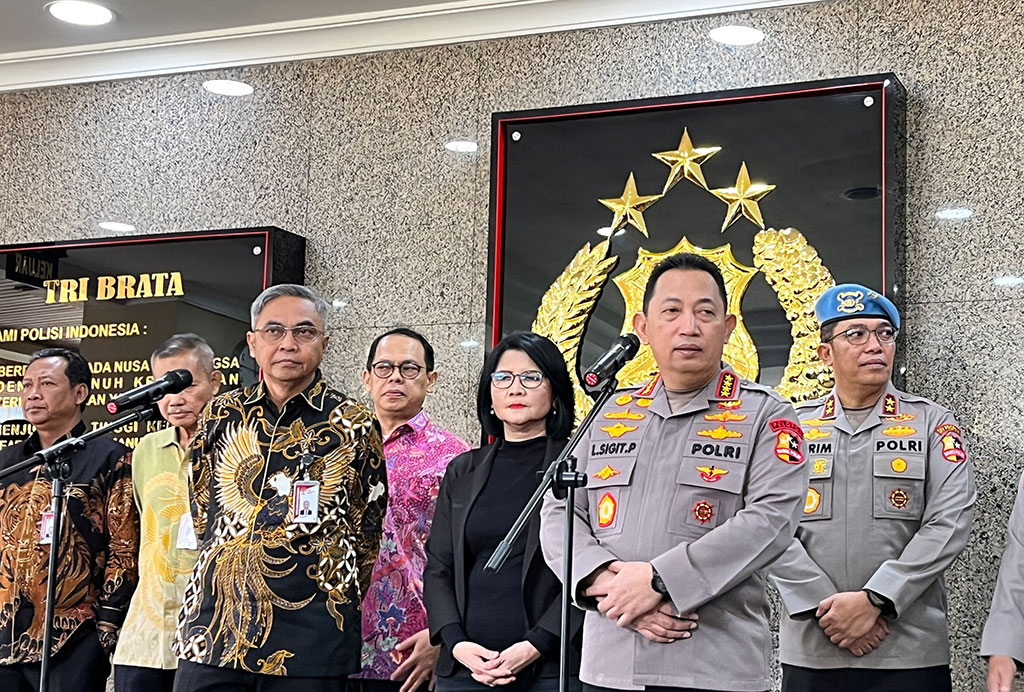 Kapolri Jenderal Listyo Sigit Prabowo menerima kedatangan (KPK Setyo Budiyanto di Gedung Rupatama Mabes Polri, Jakarta Selatan. Pertemuan ini disebut Kapolri sebagai sinergitas awal Korps Bhayangkara dengan Lembaga Antirasuah itu untuk pemberantasan korupsi.