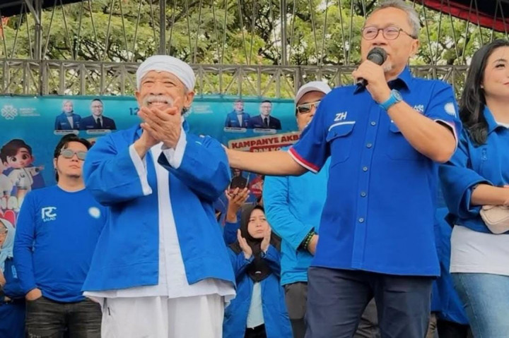 Kondisinya kembali drop. Menurut Siti, hal itu disebabkan karena efek kemoterapi, sehingga Qomar kerap mual dan muntah. Diperlukan perawatan.