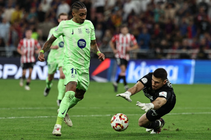 Barcelona akan menghadapi pemenang semifinal lainnya antara Real Madrid dan Mallorca pada partai final yang digelar di King Abdullah Sports City, Jeddah, Senin dini hari pukul 02.00 WIB.