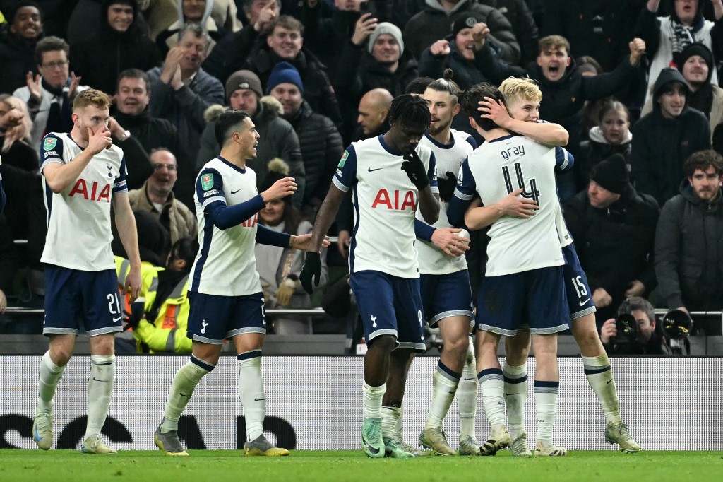 Gol semata wayang Lucas Bergvall membawa Tottenham menang tipis 1-0 atas Liverpool pada leg pertama semifinal Piala Liga Inggris di Stadion Tottenham Hotspur, London, Kamis, 9 Januari 2025 dini hari WIB.