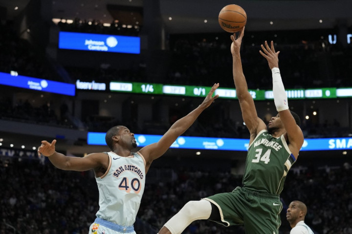 Keldon Johnson memimpin perolehan poin untuk Spurs dengan 24 poin. Pemain veteran Chris Paul mencetak 18 poin, Harrison Barnes menyumbang 14 poin, dan Devin Vassell menambah 11 poin.