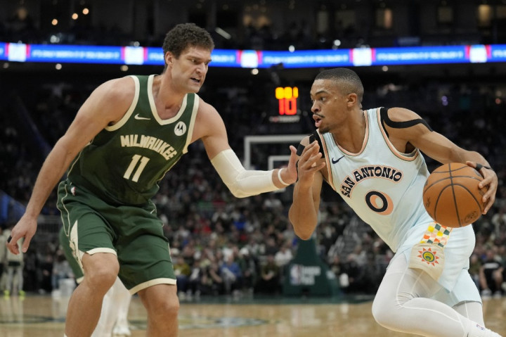 Brook Lopez turut menyumbang 22 poin, termasuk 17 di babak pertama. AJ Green dan Gary Trent masing-masing menambahkan 14 poin untuk Bucks, yang meraih kemenangan kedua berturut-turut setelah sempat kalah empat kali dalam lima pertandingan sebelumnya.