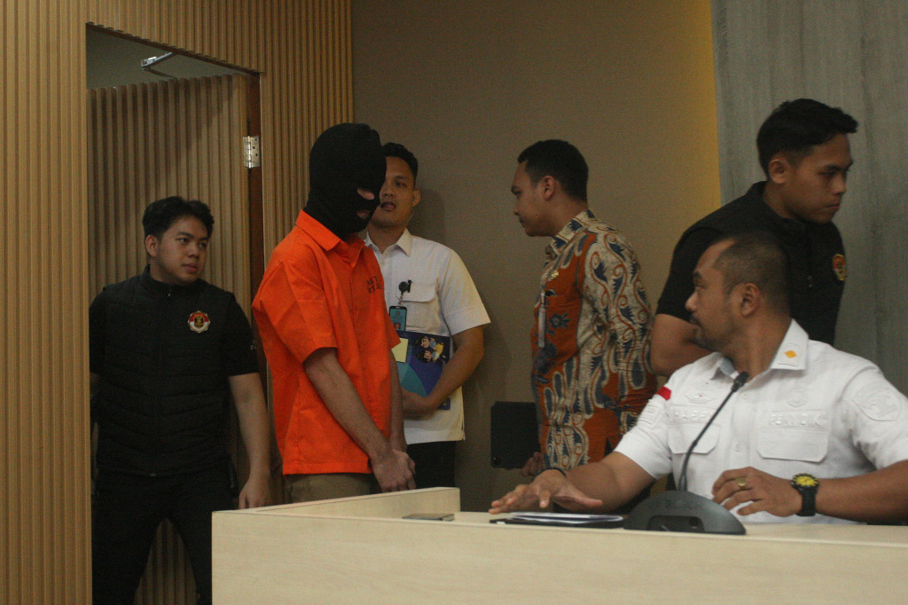 Direktorat Jenderal (Ditjen) Imigrasi Kementerian Imigrasi dan Pemasyarakatan (Imipas) RI berhasil menangkap dan mengamankan TJC, warga negara Amerika Serikat (AS) yang merupakan buronan United States (US) Marshals atas kasus eksploitasi seksual, upaya eksploitasi anak, serta kepemilikan pornografi anak.