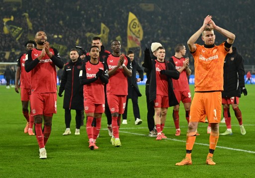 Bayer Leverkusen menempel ketat Bayern Muenchen di puncak klasemen sementara Liga Jerman dengan selisih satu poin setelah membungkam Borussia Dortmund dengan skor 3-2 di Signal Iduna Park, Sabtu, 11 Januari 2025 WIB.