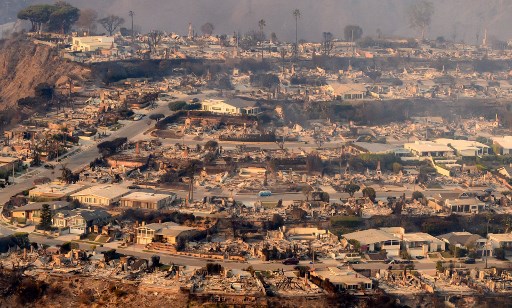 Hollywood Hills menjadi lokasi kebakaran hutan terbaru di wilayah Los Angeles pada Rabu malam, ketika petugas pemadam kebakaran berjuang untuk mengendalikan kobaran api yang tidak terkendali.