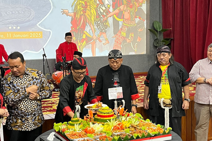 Susiwijono juga menjelaskan bahwa saat ini monumen Reog Ponorogo setinggi 126 meter hampir rampung dikerjakan. Sehingga dengan terbangunnya monumen tersebut dapat membuat satu ekosistem pelestarian budaya. “Sekaligus menghidupkan ekonomi di Kabupaten Ponorogo dan sekitarnya,” lanjutnya.