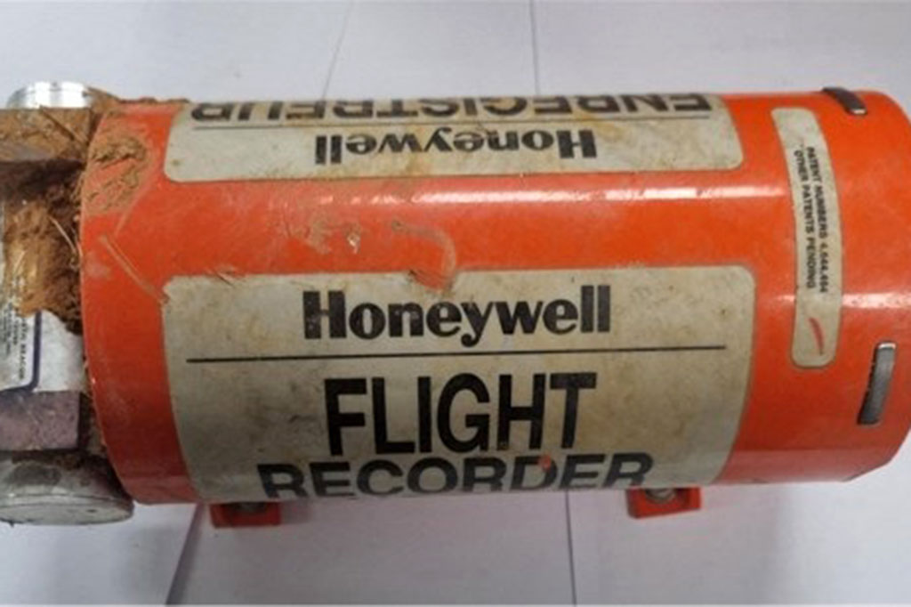 Ledakan terjadi pada pukul 09.03 waktu setempat pada 29 Desember, ketika penerbangan Jeju Air menabrak gundukan beton yang berisi peralatan pemancar di ujung Bandara Internasional Muan setelah tergelincir tanpa roda pendaratan terbuka.