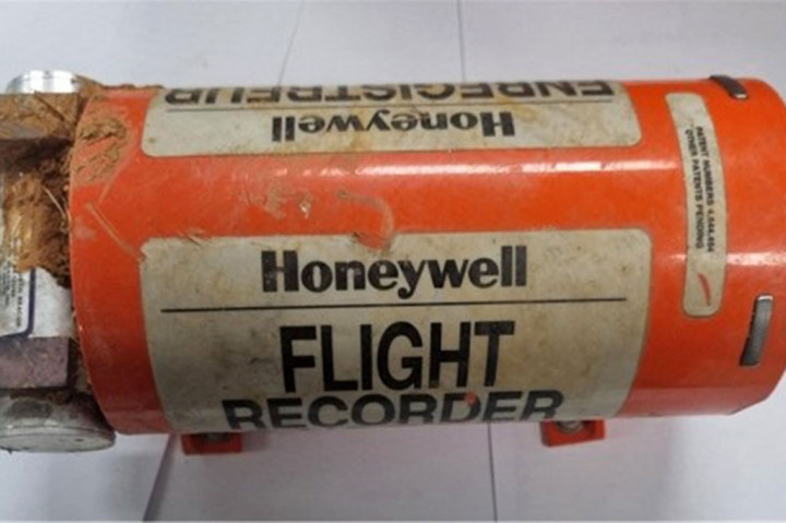 Ledakan terjadi pada pukul 09.03 waktu setempat pada 29 Desember, ketika penerbangan Jeju Air menabrak gundukan beton yang berisi peralatan pemancar di ujung Bandara Internasional Muan setelah tergelincir tanpa roda pendaratan terbuka.