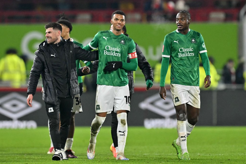 Namun, mereka tampil solid di bawah kepemimpinan sementara Kevin Nancekivell dan kapten tim Joe Edwards, setelah memecat pelatih Wayne Rooney pada malam tahun baru.