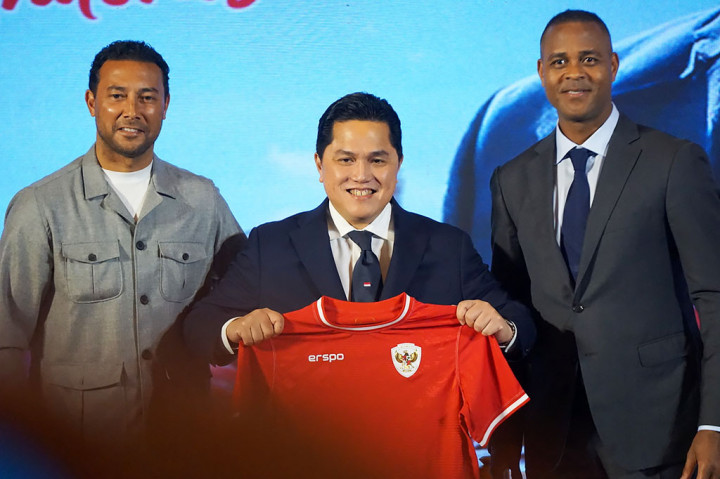 Kluivert merupakan striker terbaik Belanda yang pernah memperkuat sejumlah klub papan atas Eropa seperti Ajax Amsterdam, AC Milan, Barcelona, ??CF Valencia, Newcastle United, PSV dan Lille.