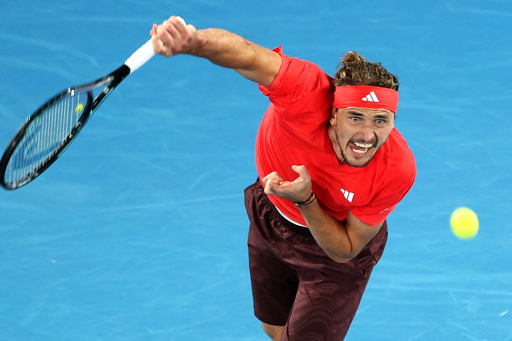 Alexander Zverev mengawali upayanya memenangi gelar major pertamanya di Australia Open dengan mulus, dimana ia mengalahkan petenis wild card Prancis Lucas Pouille 6-4, 6-4, 6-4 untuk mencapai babak kedua di Melbourne.