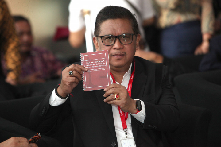 Hasto janji akan taat hukum. Dia juga akan memberikan keterangan yang sebenarnya sesuai kebutuhan penyidik.