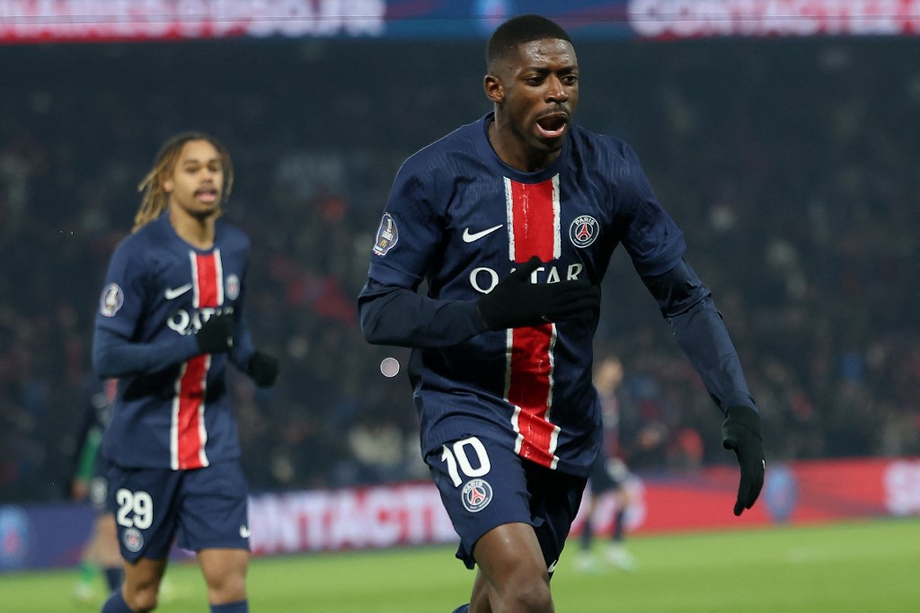 Pada menit ke-13, Lee Kang-In memberikan umpan terobosan kepada Ousmane Dembele yang terbebas di kotak penalti, Dembele melakukan tembakan kaki kiri yang melengkung di sudut kanan gawang penjaga gawang Gautier Larsonneur. PSG unggul cepat 1-0.