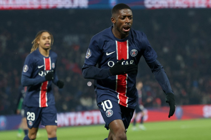 Pada menit ke-13, Lee Kang-In memberikan umpan terobosan kepada Ousmane Dembele yang terbebas di kotak penalti, Dembele melakukan tembakan kaki kiri yang melengkung di sudut kanan gawang penjaga gawang Gautier Larsonneur. PSG unggul cepat 1-0.