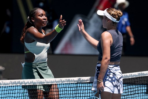 Coco Gauff berhasil membalaskan kekalahan dari sesama petenis AS Sofia Kenin di babak pertama Australian Open, Senin, 13 Januari 2025. 18 bulan lalu untuk pertama kalinya ia kalah dari rekan senegaranya itu di turnamen Grand Slam pada babak pertama Wimbledon.