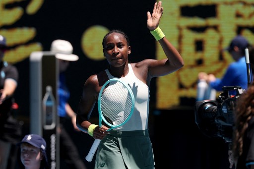 Gauff menang mudah dua gim langsung 6-3, 6-3 atas rekan senegaranya yang juga juara Melbourne 2020, dalam pertandingan pertamanya di turnamen tersebut di dalam Rod Laver Arena.