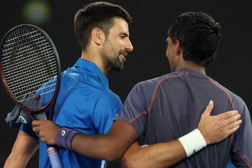 Novak Djokovic bangkit setelah kehilangan set perdana untuk meraih kemenangan atas petenis wild card AS Nishesh Basavareddy dengan 4-6, 6-3, 6-4, 6-2, di babak pertama Australian Open, Senin, 13 Januari 2025.