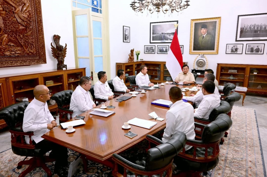 Perizinan yang tidak sah merupakan salah satu celah yang sering dimanfaatkan untuk kepentingan pribadi maupun kelompok tertentu, sehingga berdampak pada kerugian negara.