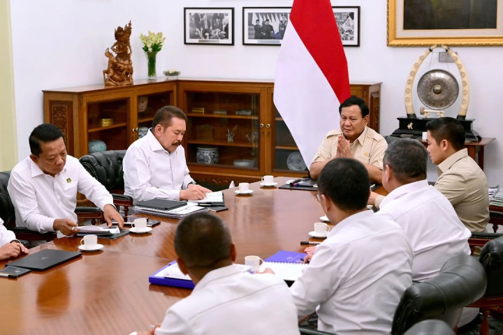 Presiden Prabowo Subianto memanggil Jaksa Agung beserta seluruh Jaksa Agung Muda ke Istana Merdeka, Jakarta, Senin, 13 Januari 2025.