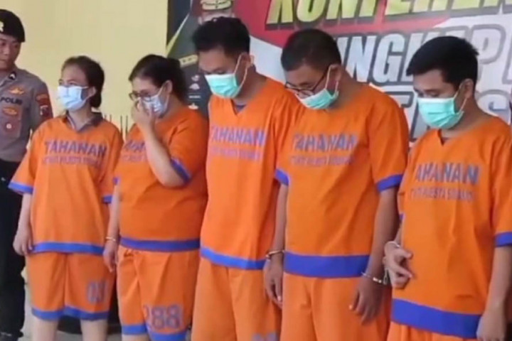 Enam tersangka yang ditangkap ini adalah mm, 41 tahun, as, 44 tahun, jl, 28 tahun, ra, 52 tahun, ea, 54 tahun dan yk, 56 tahun. Mereka memiliki peran masing-masing, seperti perekrut, penampung, tenaga administrasi, memberangkatkan hingga mengawal sampai tempat tujuan.