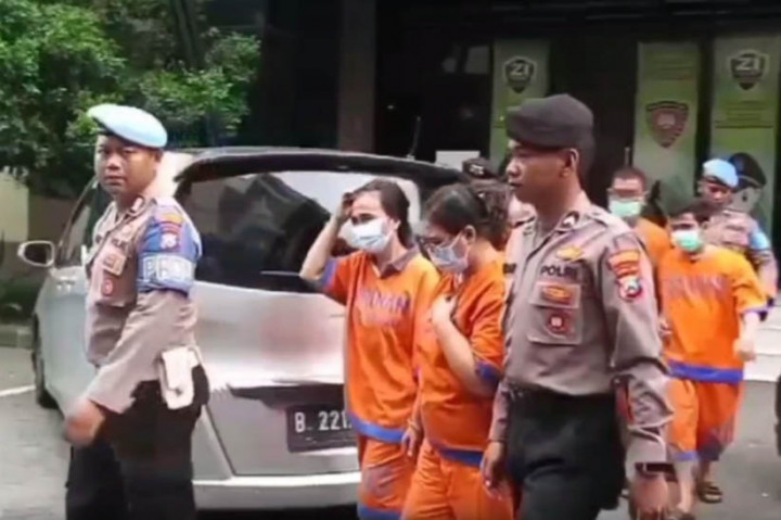 Polisi menggagalkan upaya pengiriman 22 pekerja migran Indonesia (PMI) ilegal ke Singapura. Polisi juga menangkap enam tersangka.