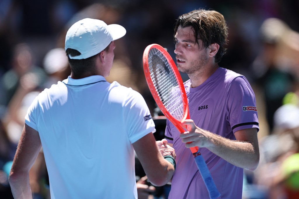 Fritz, yang mencapai final US Open 2024 dan pertandingan perebutan gelar di ATP Finals pada November lalu, selanjutnya akan bertemu Cristian Garin yang mengalahkan Borna Coric dengan 7-5, 6-1, 6-2.