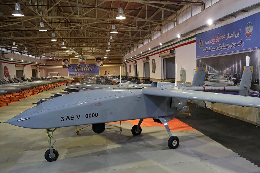 Awal bulan ini, Iran memulai latihan militer selama dua bulan yang telah mencakup permainan perang di mana Garda Revolusi elit mempertahankan instalasi nuklir utama di Natanz dari serangan tiruan rudal dan pesawat nirawak. 