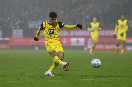 Gio Reyna memperkecil ketertinggalan untuk Dortmund lewat tendangan dari luar kotak penalti pada menit ke-71. Jamie Gittens kemudian memberikan harapan bagi tim tamu dengan gol indah pada menit ke-78, membuat skor menjadi 3-2.