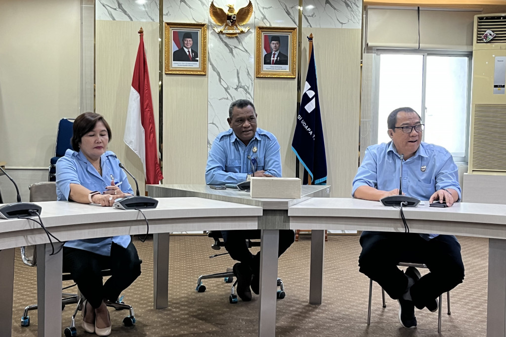 Direktur Layanan dan Pengembangan Usaha Radio Republik Indonesia (RRI) Yonas Markus Tuhuleruw, menjelaskan bahwa saat ini RRI telah menyerahkan berkas kepada Kementerian Komunikasi dan Digital (Komdigi) untuk memecat oknum ASN RRI yang diduga melakukan pelecehan/kekerasan seksual terhadap tenaga magang di RRI Jakarta.