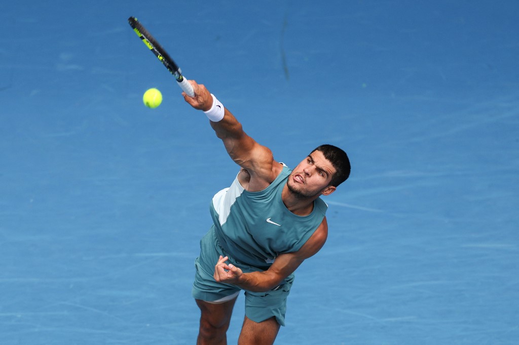 Carlos Alcaraz hampir mencetak rekor pribadi untuk jumlah kekalahan gim paling sedikit dalam pertandingan Grand Slam saat meraih kemenangan dominan melawan Yoshihito Nishioka di Australian Open, Rabu, 15 Januari 2025.