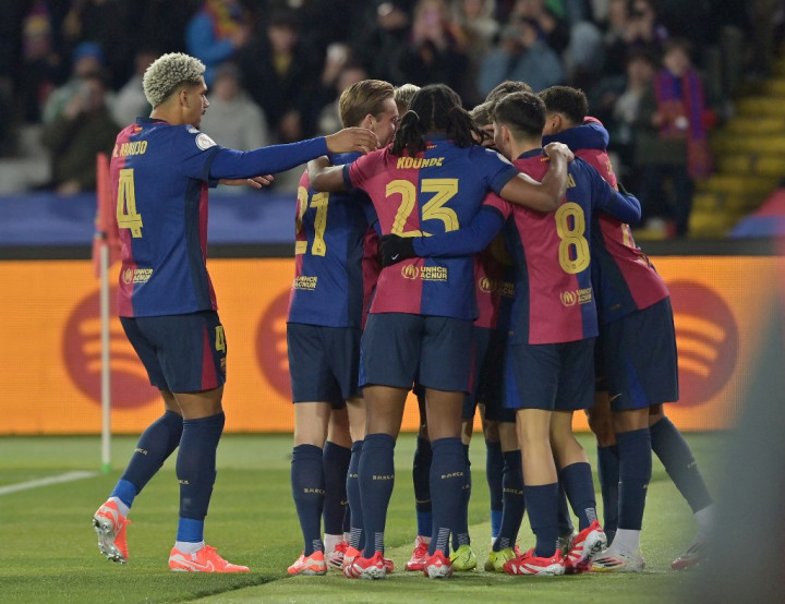 Barcelona mengambil inisiatif menyerang terlebih dahulu pada pertandingan ini dan berhasil unggul cepat di menit ketiga lewat gol yang dicetak oleh Gavi sehingga skor berubah menjadi 1-0. Barca terus menggempur lini pertahanan Betis dan berhasil menambah keunggulan pada menit ke-27 lewat gol Jules Kounde yang memanfaatkan umpan Lamine Yamal sehingga kedudukan berubah menjadi 2-0.