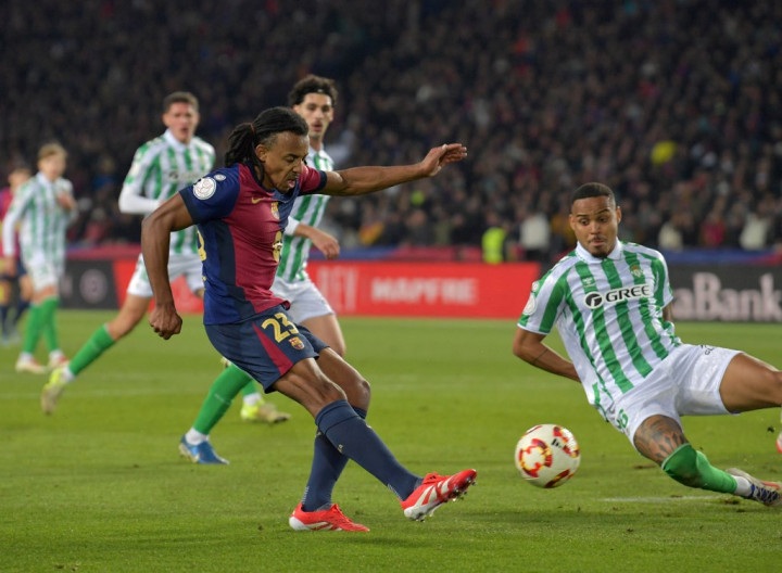Pesta gol Barca masih belum usai setelah mereka mampu menambah keunggulan pada menit ke-76 melalui gol Lamine Yamal yang lolos dari posisi offside sehingga skor berubah menjadi 5-0. Betis memiliki peluang emas untuk memperkecil ketertinggalan setelah mendapatkan hadiah tendangan penalti dari wasit karena Jules Kounde melanggar Jesus Rodriguez di kotak terlarang. Vitor Roque yang maju sebagai algojo sukses melaksanakan tugasnya dengan baik setelah tendangannya tak dapat dihentikan kiper Barca Inaki Pena sehingga skor berubah menjadi 1-5 pada menit 84.
