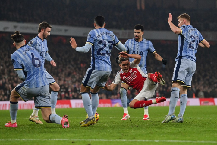 Sementara itu, Tottenham tertahan di posisi ke-13 dengan raihan 24 poin dari 21 laga, berjarak 14 poin dari empat besar.