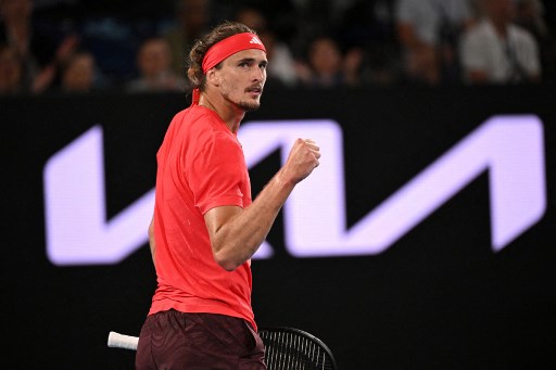 Zverev, finalis turnamen major dua kali, mencatatkan 22 kesalahan sendiri, Meski begitu, kemenangannya tersebut memberi dorongan kepercayaan diri untuk memperbaiki pencapaiannya tahun lalu hingga mencapai semifinal.