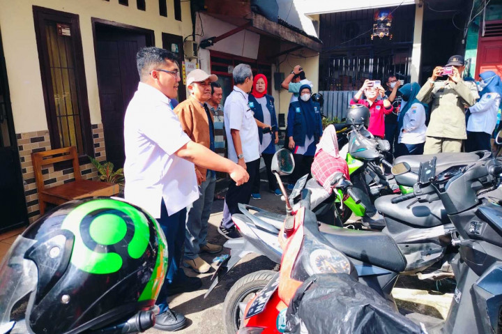 Pemerintah Kota (Pemkot) Jakarta Pusat akan membangun septic tank komunal dipemukiman warga Jalan Batu, RW 01, Gambir, Jakarta Pusat. Proses validasi dan verifikasi terhadap warga setempat.