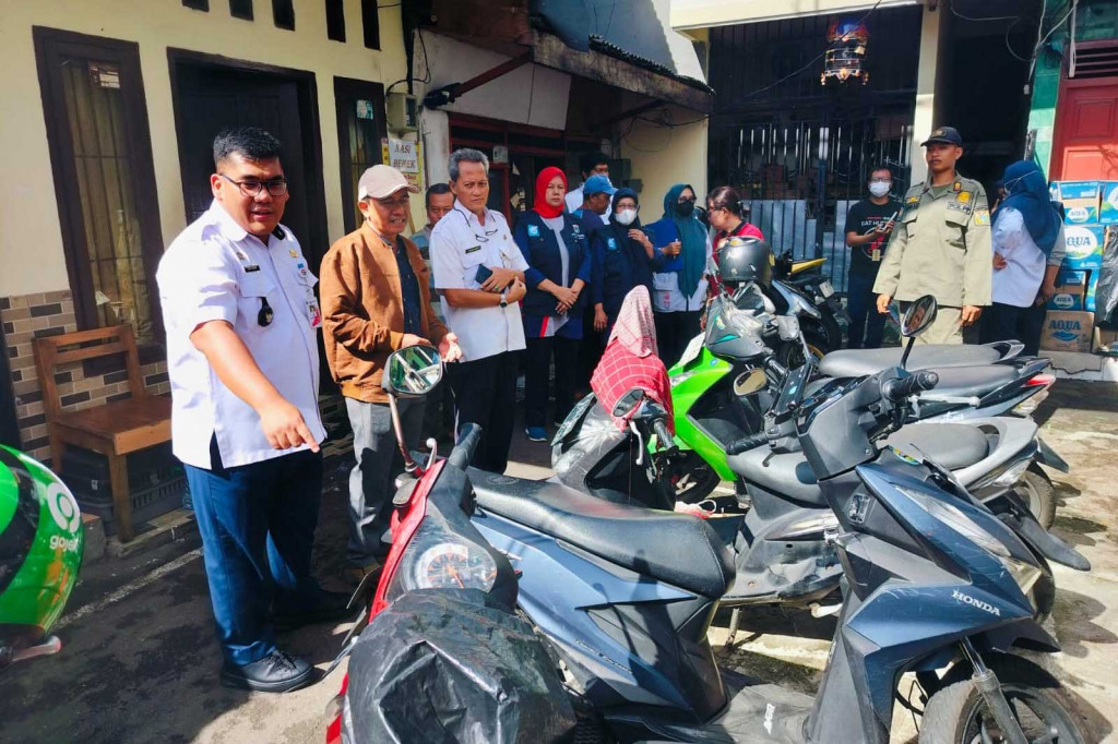 Lurah Gambir Gabriel Mahardika mengatakan, kegiatan Validasi dan Verifikasi ini merupakan yang kedua kalinya. Setelah pada hari Senin dirinya bersama Camat melakukan hal serupa.