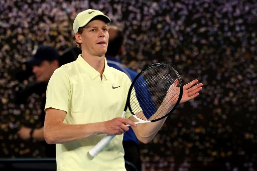 Jannik Sinner dipaksa bekerja keras untuk lolos ke babak ketiga Australian Open. Dia kehilangan satu set dalam pertandingan tingkat tur untuk pertama kalinya sejak awal Oktober 2024, Kamis, 16 Januari 2025.
