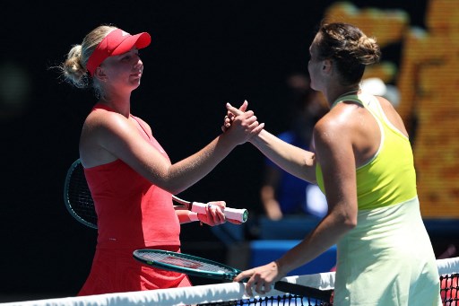 Dalam pertemuan pertama mereka, unggulan teratas Sabalenka tertinggal 3-5 di set pembuka, sebelum berjuang melewati mantan petenis junior nomor satu dunia Tauson dalam waktu dua jam enam menit, sekaligus mengamankan tempatnya di babak 16 besar Australia.