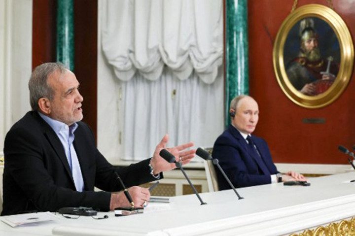 Sebagai tanggapan, Pezeshkian mengungkapkan optimisme bahwa kesepakatan ini akan menjadi landasan kokoh untuk melangkah maju. Ia juga menekankan komitmennya untuk mengatasi hambatan dalam menyelesaikan perjanjian tersebut.