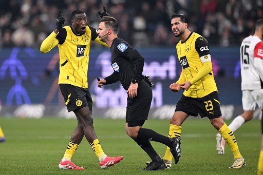 Saat pertandingan memasuki fase akhir, Nnamdi Collins melanggar Jamie Gittens di kotak penalti, tapi wasit tidak memberikan hadiah penalti, dan justru kapten Dortmund Emre Can diganjar kartu kuning akibat memprotes keputusan itu.