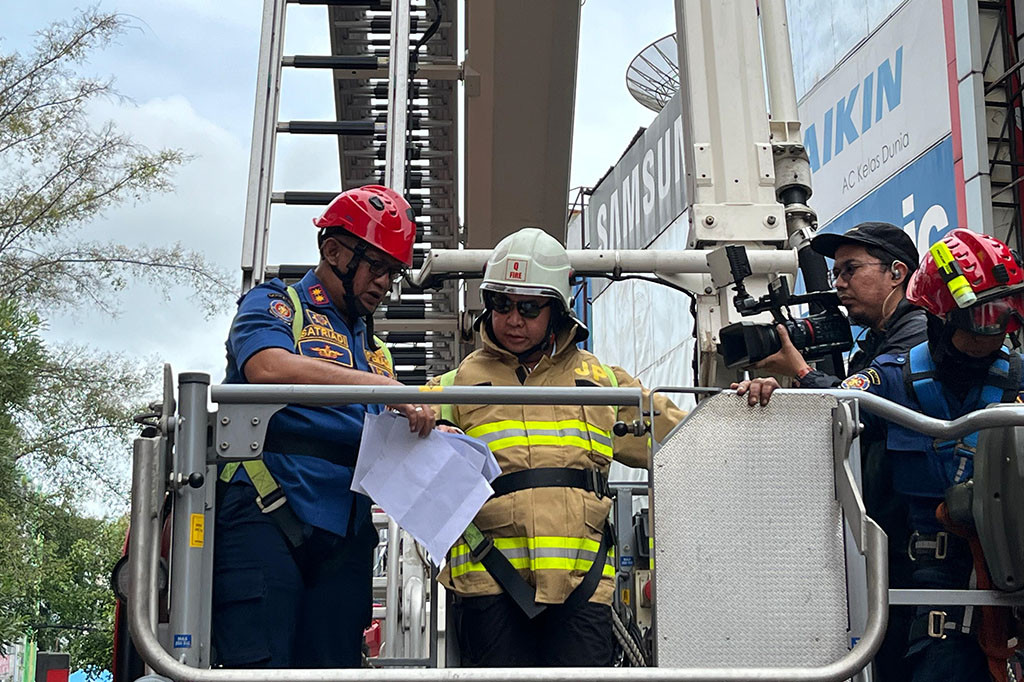 “Hari ini proses pencarian masih berlanjut kalau standarnya itu sebenarnya kurang lebih tujuh hari, tapi setelah itu andai kata diperlukan dengan melihat situasi kondisi juga bisa diperpanjang,” lanjut Teguh.