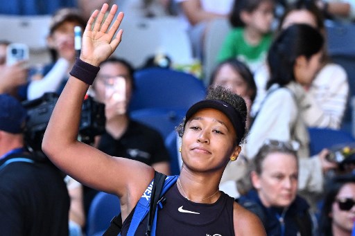 Mantan petenis nomor satu dunia Naomi Osaka mengundurkan diri dari pertandingan babak ketiga Australian Open, Jumat, 17 Januari 2025. Naomi mundur karena cedera setelah kalah di set pertama 6(3)-7 dari Belinda Bencic.