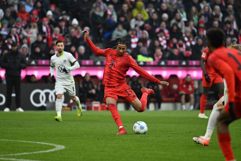 Secara statistik, Bayern mendominasi jalannya pertandingan dengan mencatatkan 73 persen penguasaan bola dan melepaskan 25 tendangan yang 10 di antaranya tepat sasaran.