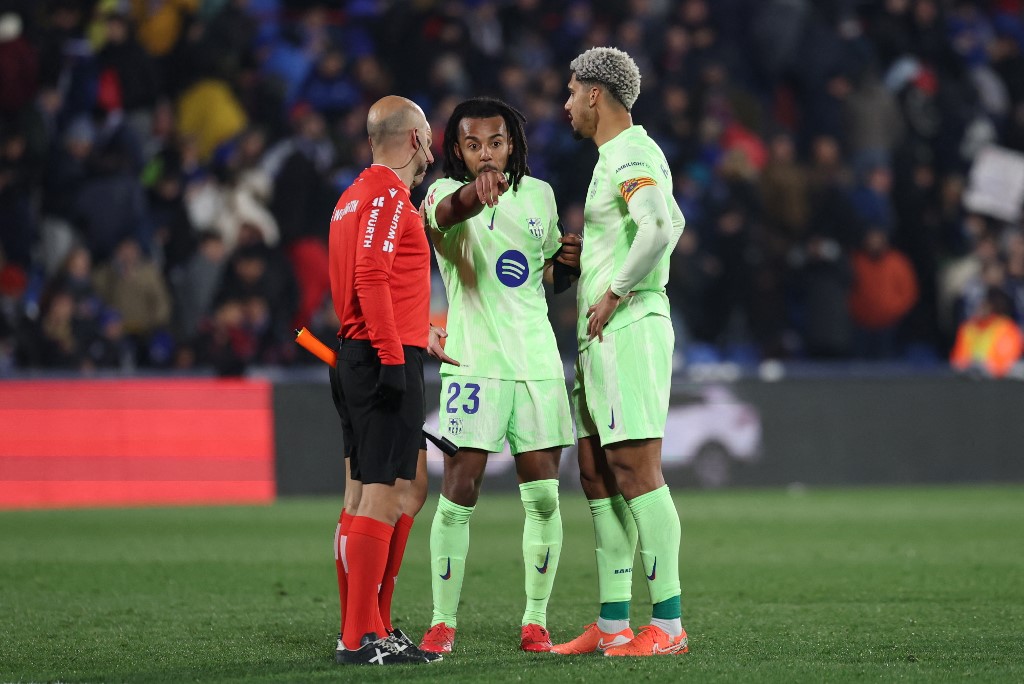 Hasil ini membuat Barcelona gagal memangkas jarak dengan dua pesaing mereka di liga.