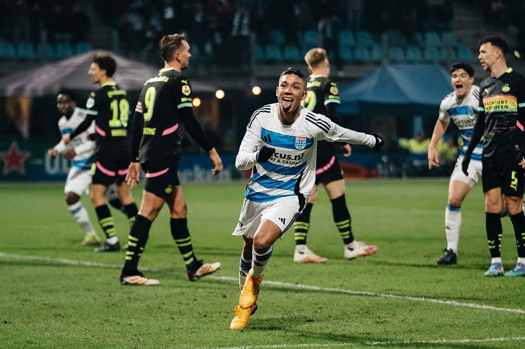 Ketiga gol PEC Zwolle dibuat Filip Krastev (dua gol) dan Dylan Vente, sedangkan PSV Eindhoven lewat Johan Bakayoko.