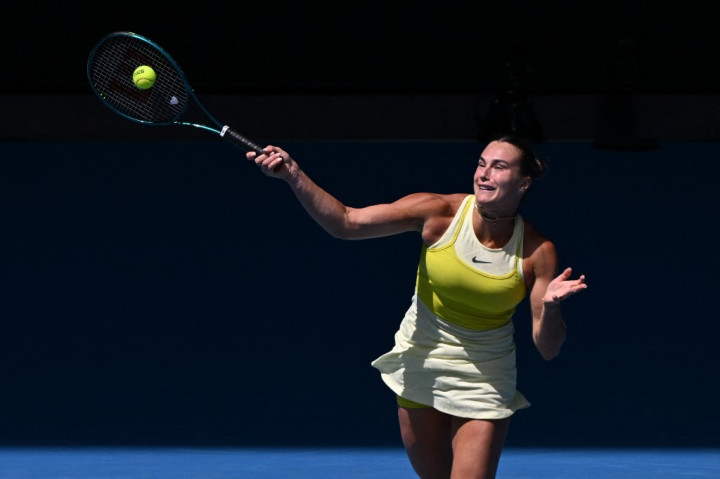 Petenis nomor satu dunia Aryna Sabalenka melenggang mulus ke perempat final Australian Open ketiganya berturut-turut setelah menang 6-1, 6-2 atas Mirra Andreeva di Rod Laver Arena, Melbourne, Minggu, 19 Januari 2025.