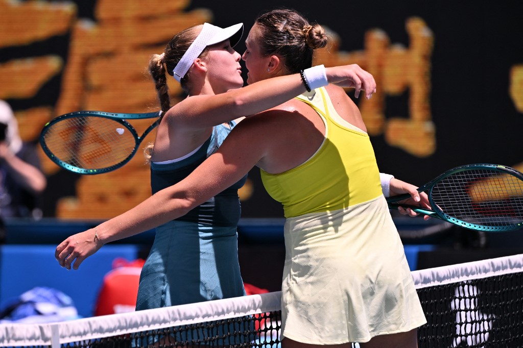 Sabalenka, yang kalah dari Andreeva pada satu-satunya pertemuan mereka dalam Grand Slam --French Open musim semi lalu -- mematahkan servis petenis berusia 17 tahun itu empat kali dan tidak pernah kehilangan servisnya sendiri dalam perjalanan memperbaiki catatannya menjadi 4-1 dalam pertandingan head to head mereka secara keseluruhan.