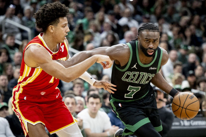 Jaylen Brown memimpin Celtics dengan torehan 24 poin, 11 rebound, dan delapan assist. Jayson Tatum yang bermain meskipun diragukan karena cedera bahu kiri, menambahkan 23 poin. Namun, efisiensi tembakan Tatum menjadi sorotan setelah hanya memasukkan 7 dari 21 percobaan.
