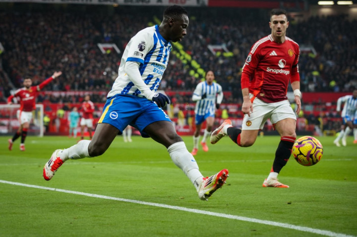 Setan Merah kebobolan lebih dulu usai Yakuba Minteh mencetak gol cepat, yang kemudian disamakan Bruno Fernandes melalui titik putih.