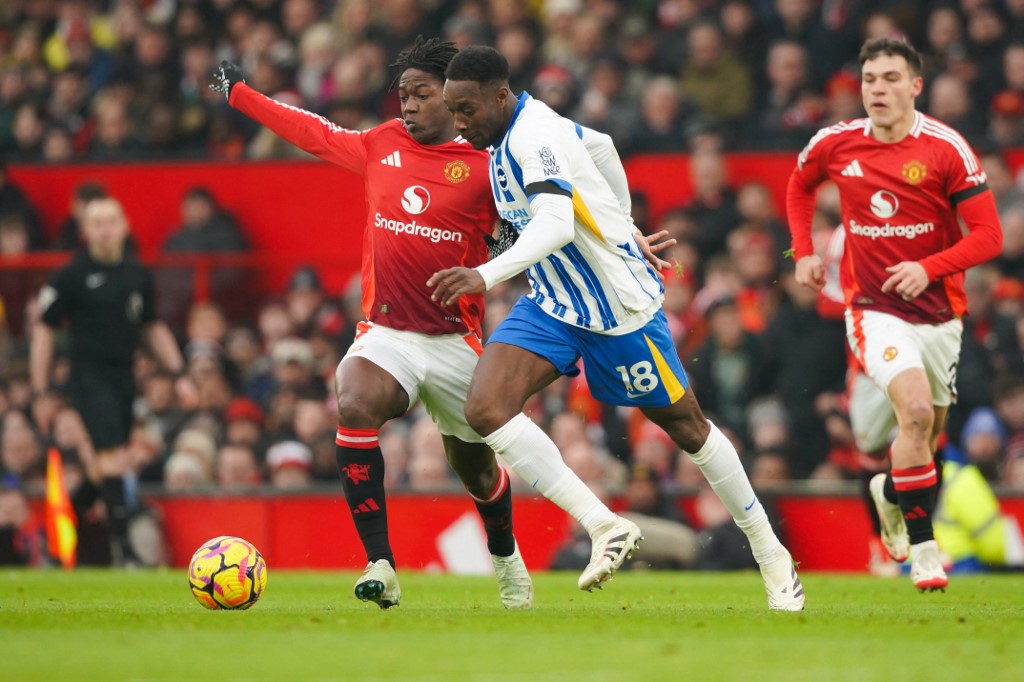 Manchester United dipermalukan di depan suporter sendiri setelah kalah 1-3 melawan Brighton dalam matchday ke-21 Liga Premier Inggris di Old Trafford pada Minggu, 19 Januari 2025 WIB.